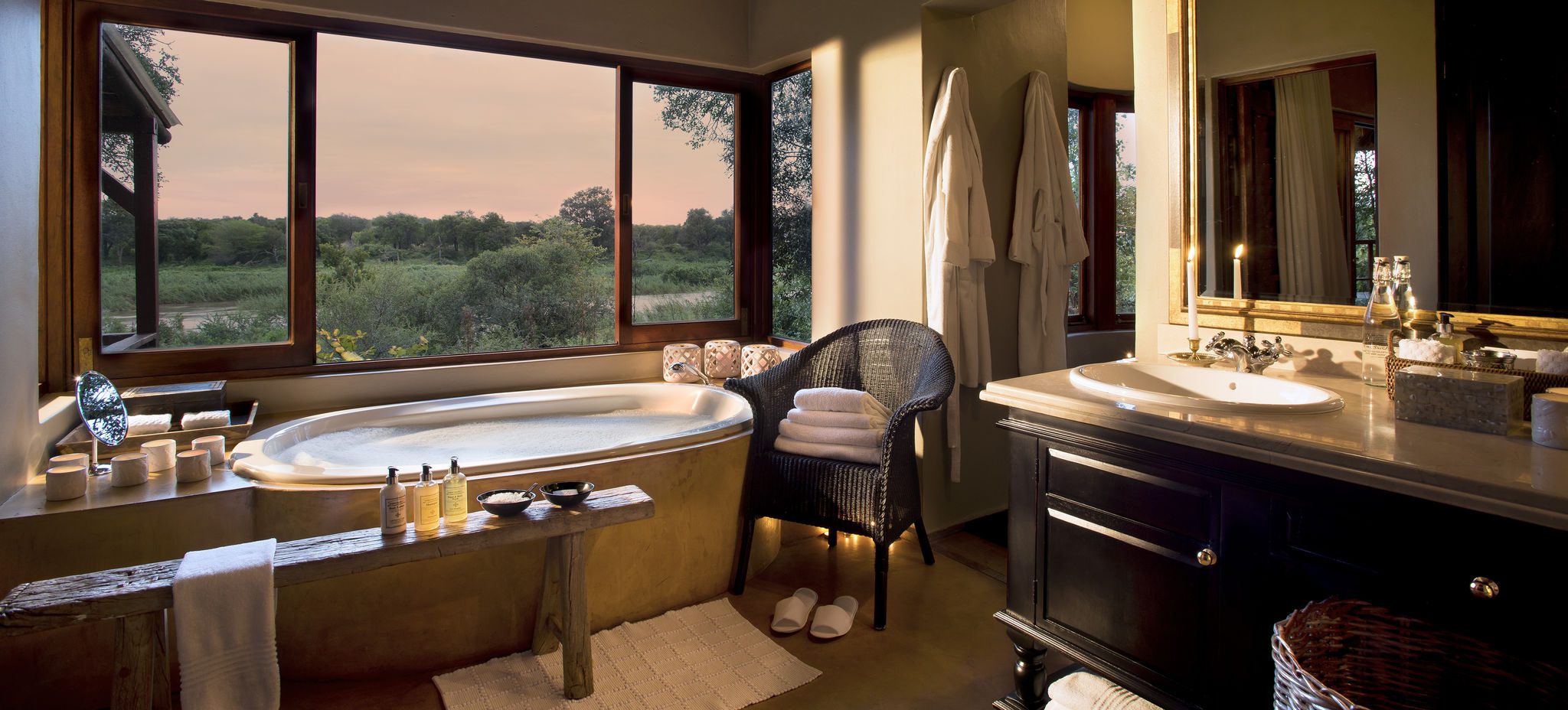 16 Day Southern Africa - The perfect holiday for couples & families 108 Lion Sands Tinga Lodge Images 10