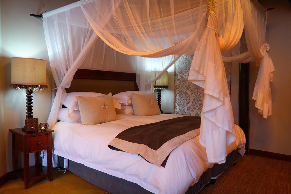 Amakhosi Safari Lodge - Pongola - Kwa-Zulu Natal - South Africa 40 Amakhosi Safari Lodge Honeymoon Suite 3