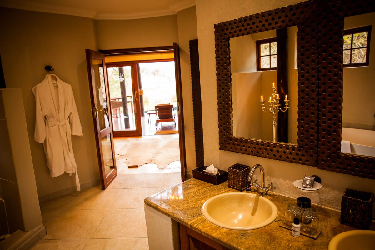 Amakhosi Safari Lodge - Pongola - Kwa-Zulu Natal - South Africa 42 Amakhosi Safari Lodge Honeymoon Suite 7