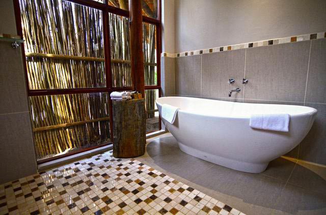 Amakhosi Safari Lodge - Pongola - Kwa-Zulu Natal - South Africa 63 Amakhosi Safari Lodge River Suite 5