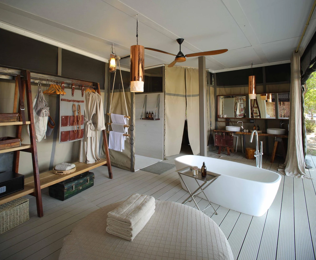 12 Day African Luxury Safari - Luxurious Zambia & Madagascar - South Africa 40 chinzombo rooms villa bathroom 02 time and tide zamibia
