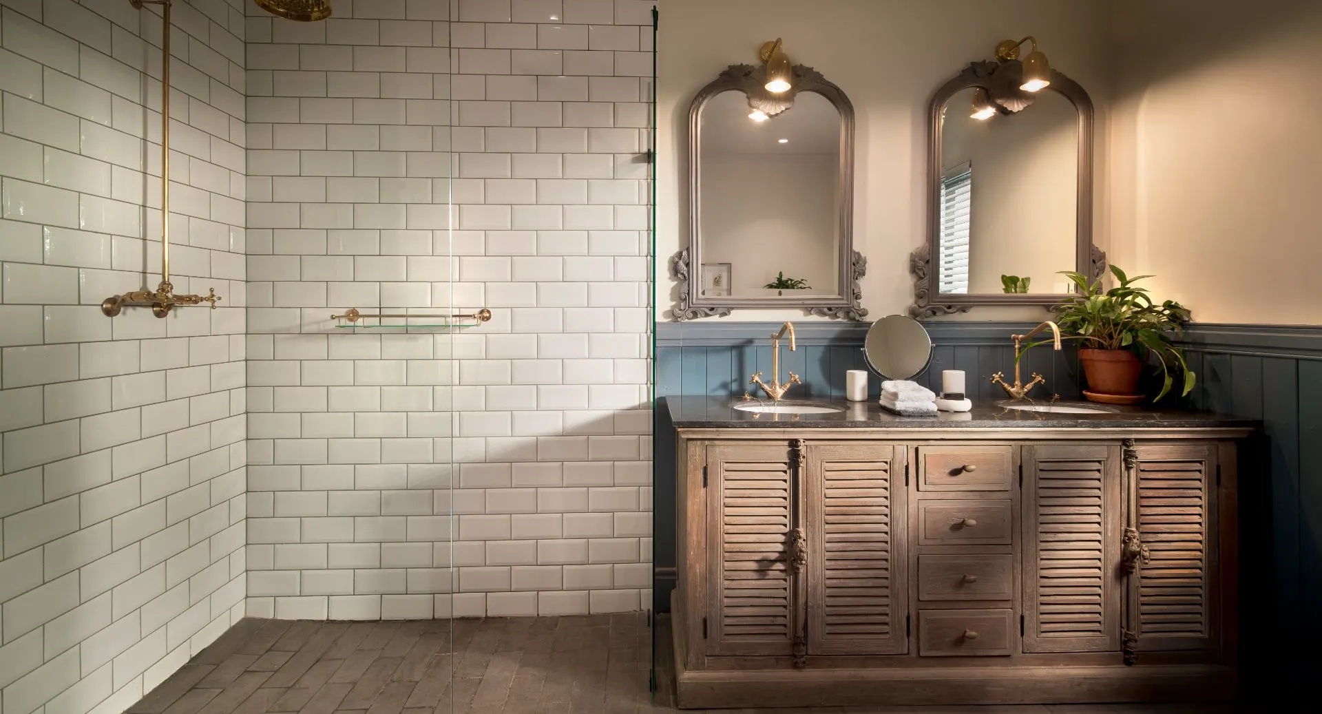 16 Day Southern Africa - The perfect holiday for couples & families 236 4anantarastanley livingstonevictoria fallshotelsuite bathroom1920x1037