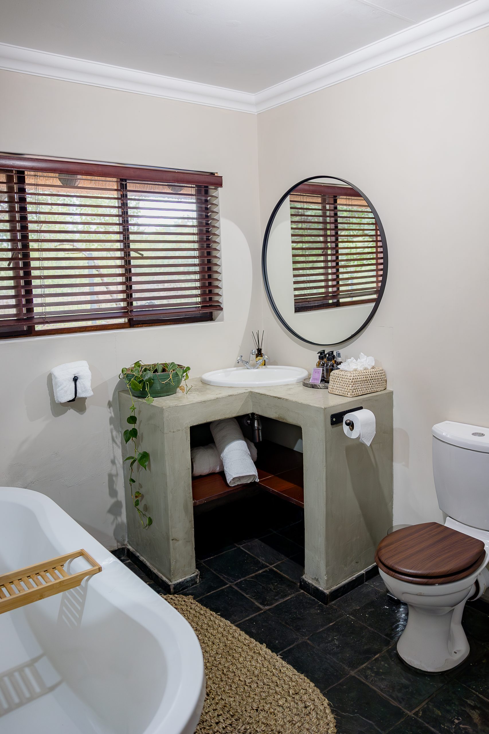 Ivory Wilderness Homestead – Family Accommodation - Klaserie Private Reserve - Kruger National Park 7 Homestead Bathroom