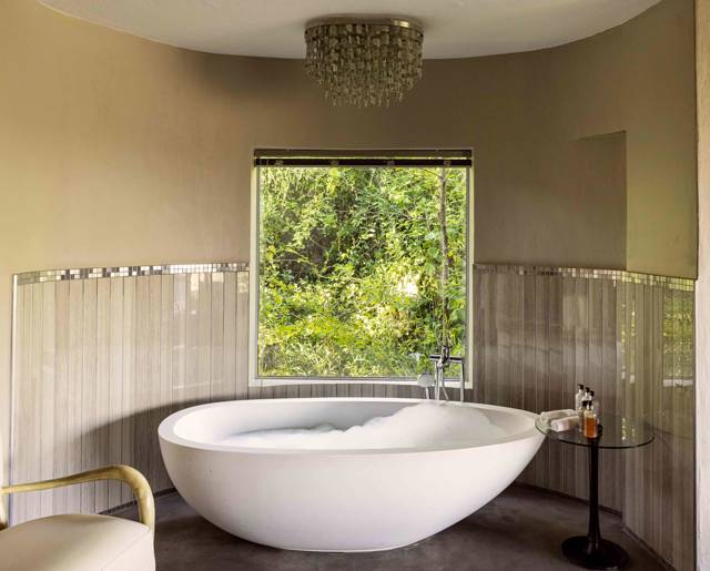 Ulusaba New Renovations 19 ulusaba rock lodge cliff lodge bathtub