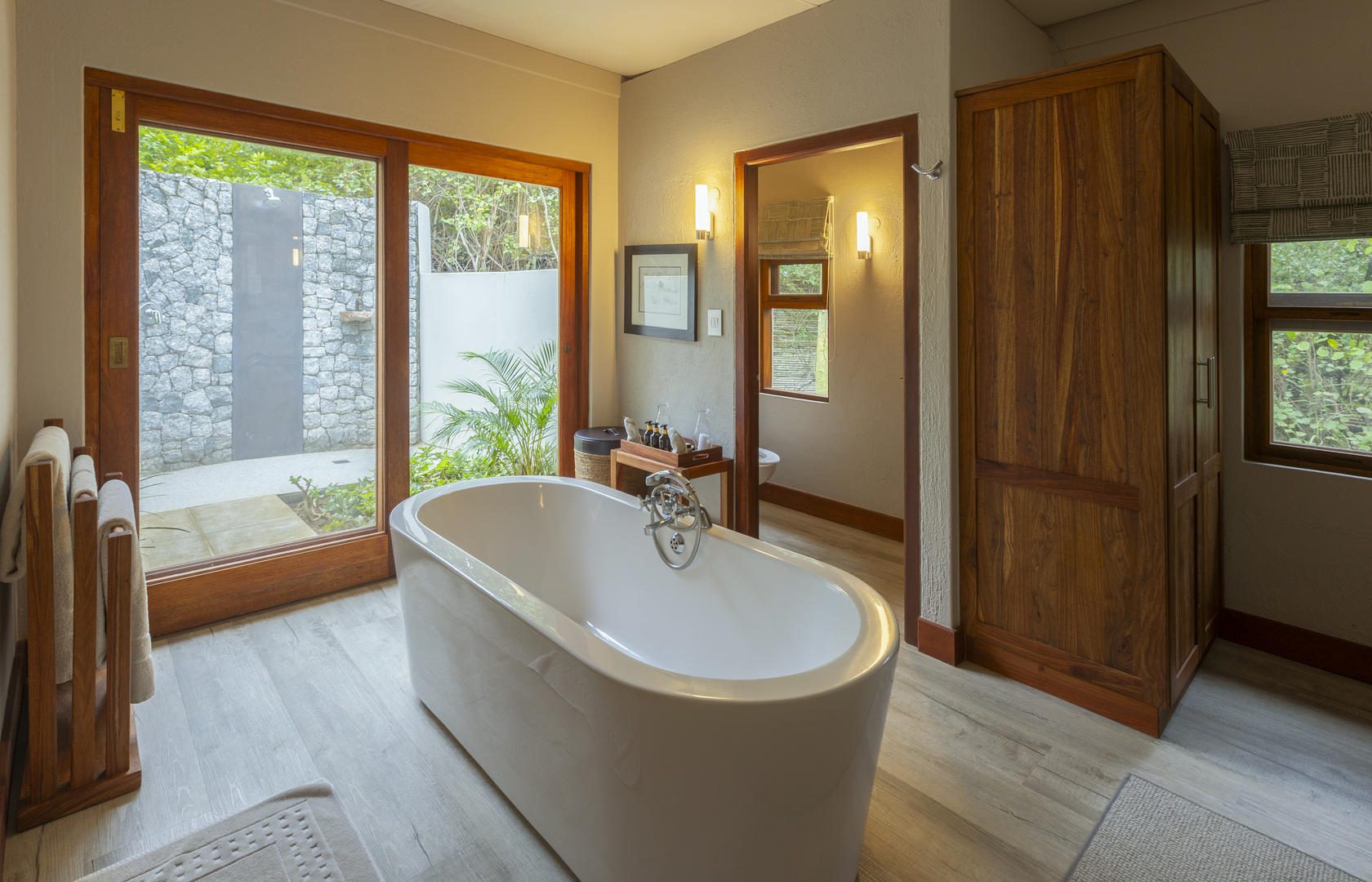 Savanna Private Lodge - Sabi Sands Game Reserve - Kruger National Park 47 Luxury suite bathroom