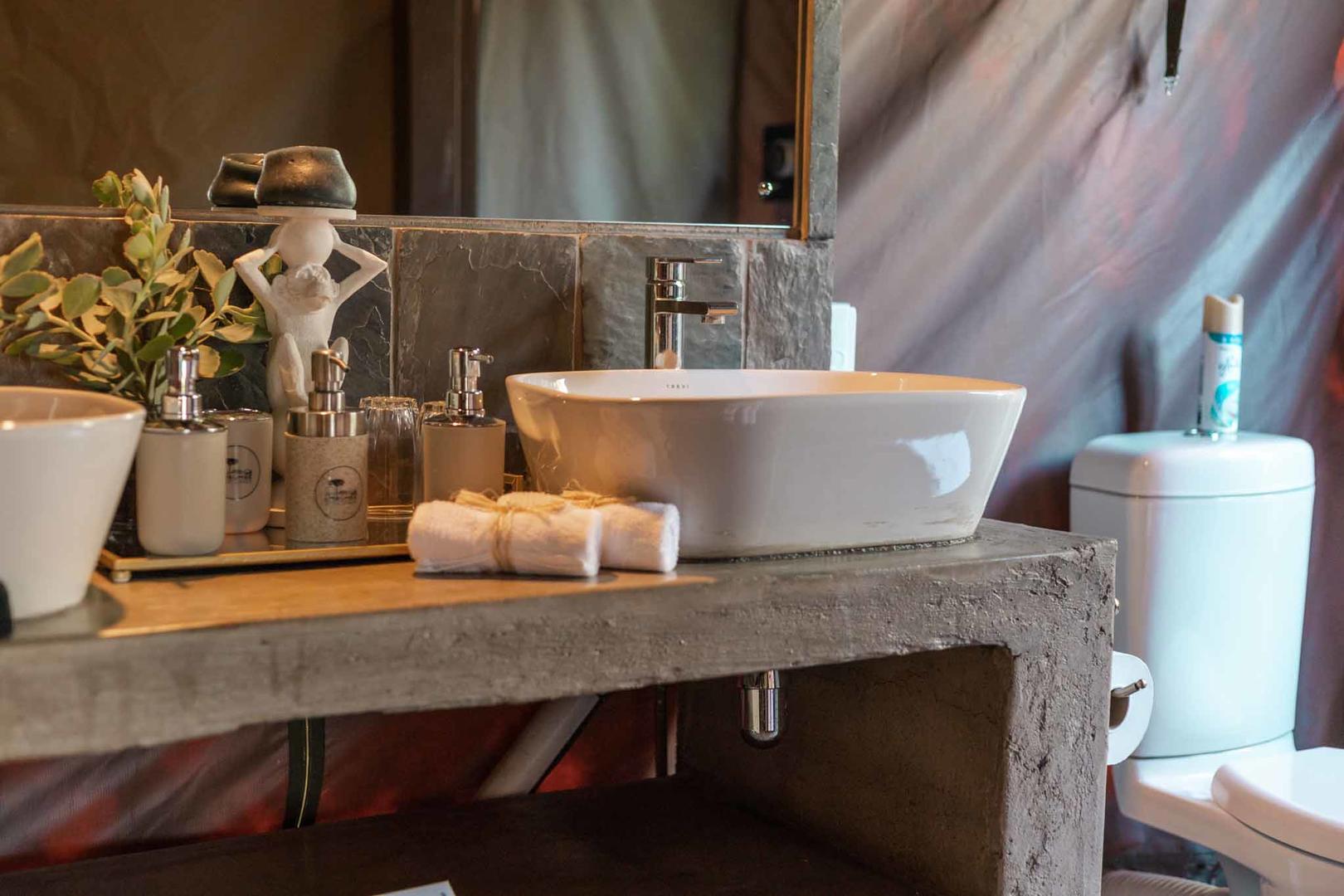 Umkumbe Bush Lodge - Sabi Sands Lodges Reservations - Kruger National Park - South Africa 30 Deluxe Leadwood Tented Suite