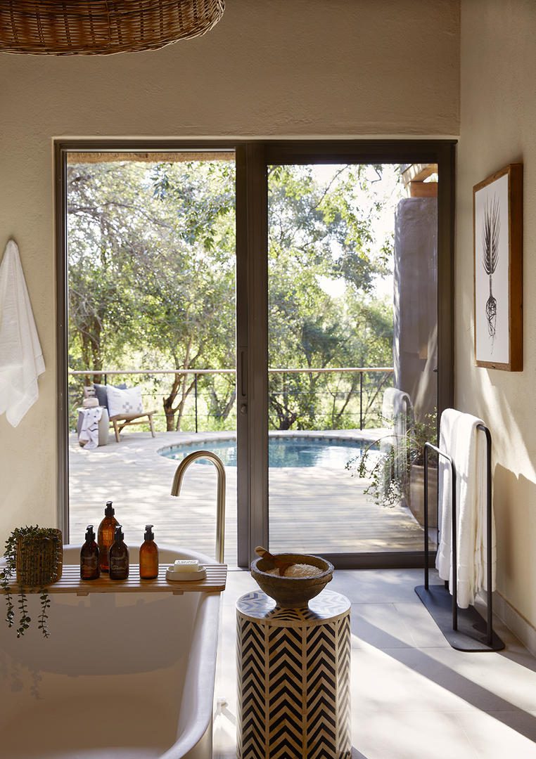 Londolozi Founders Camp - Sabi Sands Game Reserve - Kruger National Park 16 Londolozi Founders Camp Superior Family Chalet Bathroom