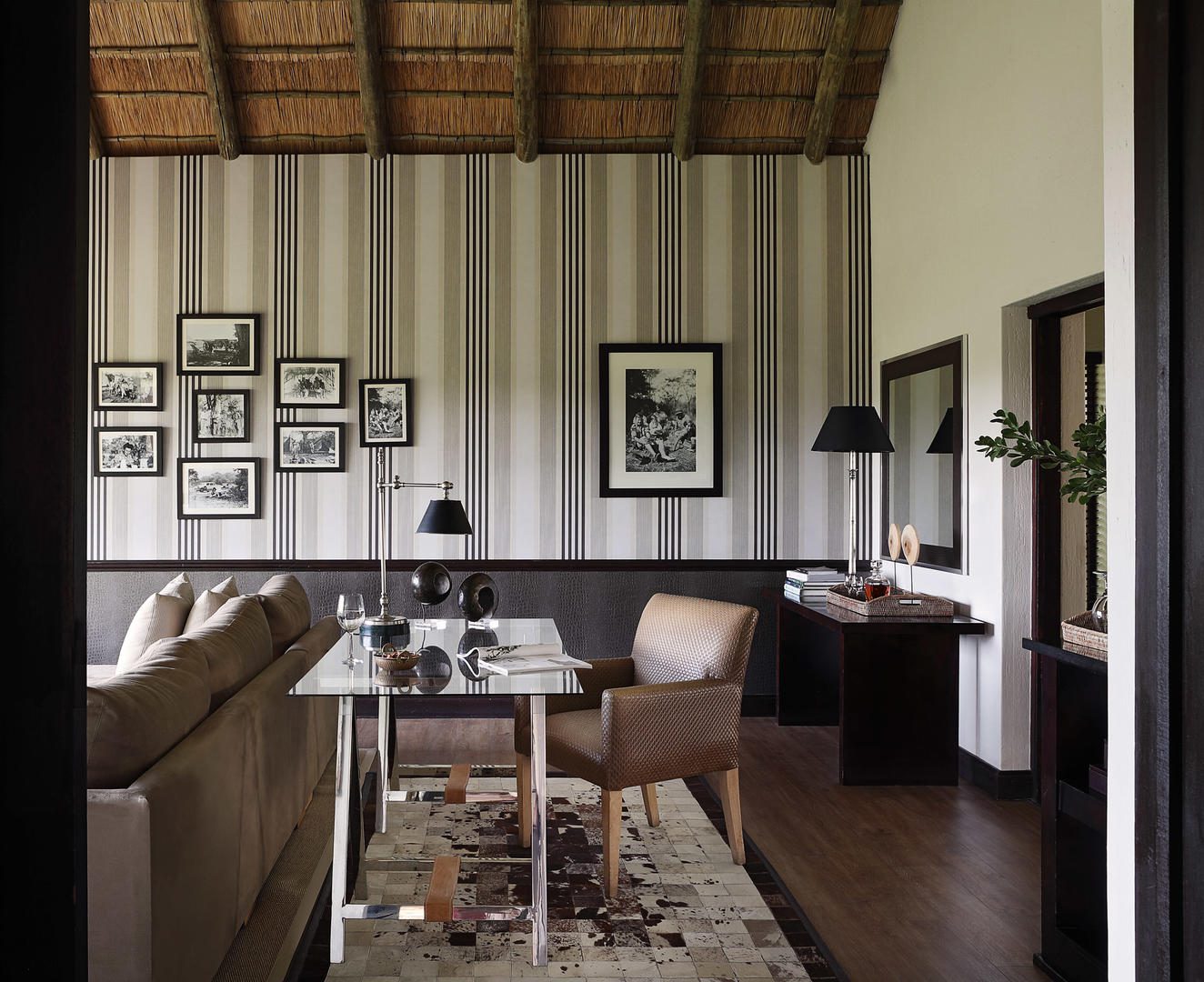 Londolozi Pioneer Camp - Sabi Sands Game Reserve - Kruger National Park 3 Londolozi Pioneer Camp Suite Desk area