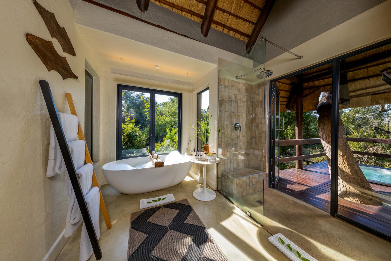 Sabi Sabi Little Bush Camp - Sabi Sands Game Reserve - Sabi Sands Lodges Reservations 46 Luxury Suite En suite Bathroom