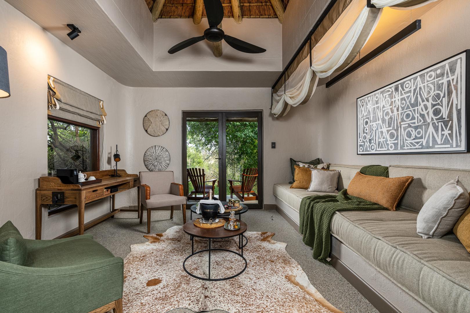 Sabi Sabi Bush Lodge - Sabi Sands Lodges Reservations - Sabi Sands Game Reserve 50 Luxury Suite Lounge Area