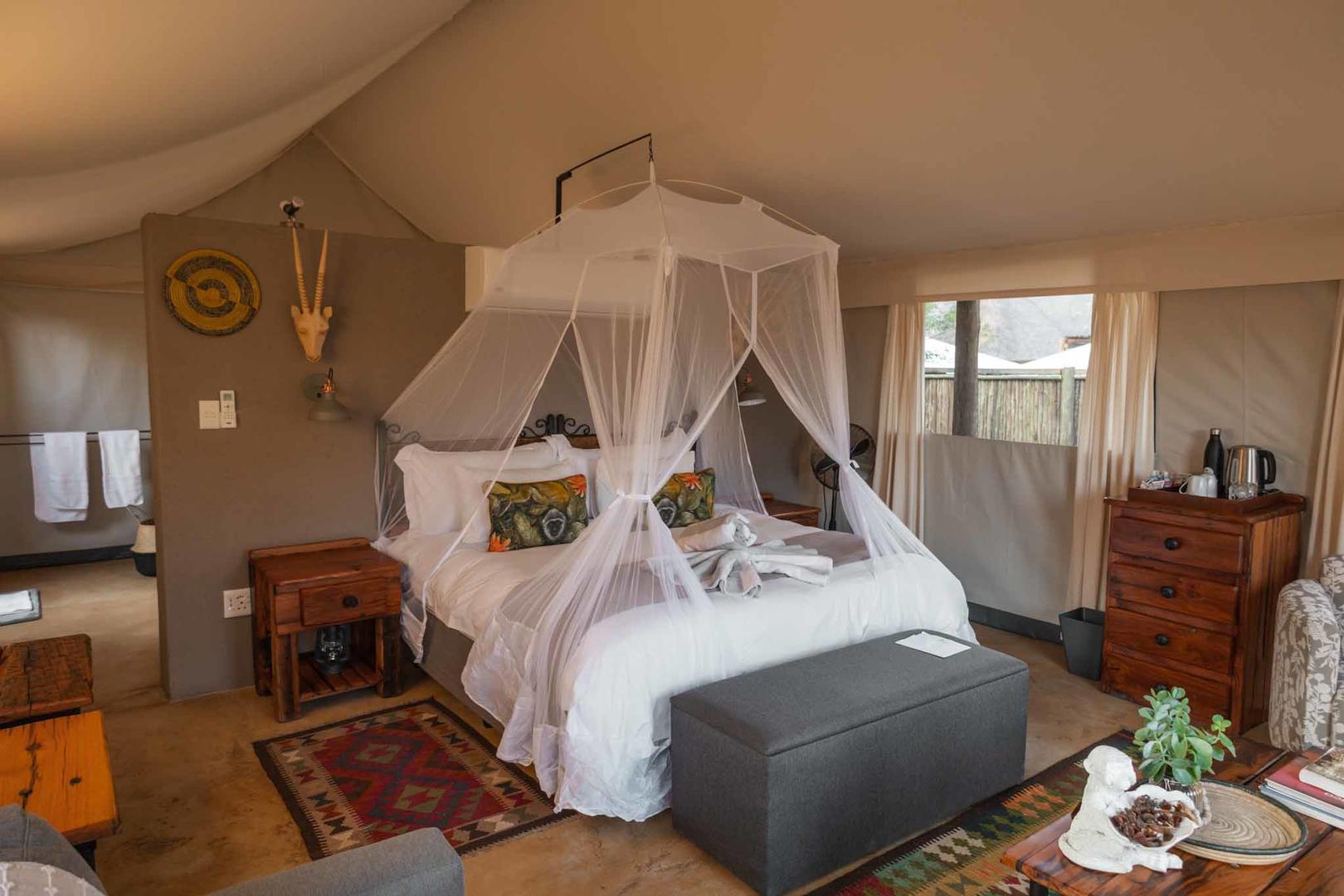 Umkumbe Bush Lodge - Sabi Sands Lodges Reservations - Kruger National Park - South Africa 14 Monkey Thorn Superior Suite