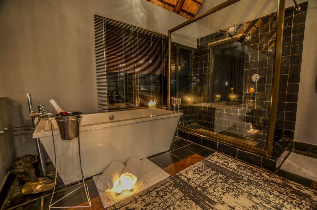 Nkorho Bush Lodge - Sabi Sands Game Reserve - Reservations 5 Nkorho Bush Lodge Bathroom