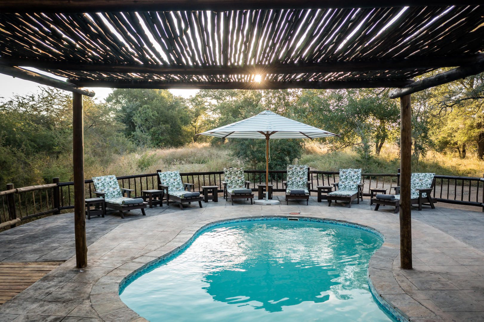 Umkumbe Bush Lodge - Sabi Sands Lodges Reservations - Kruger National Park - South Africa 18 Pool Sun lounge Area