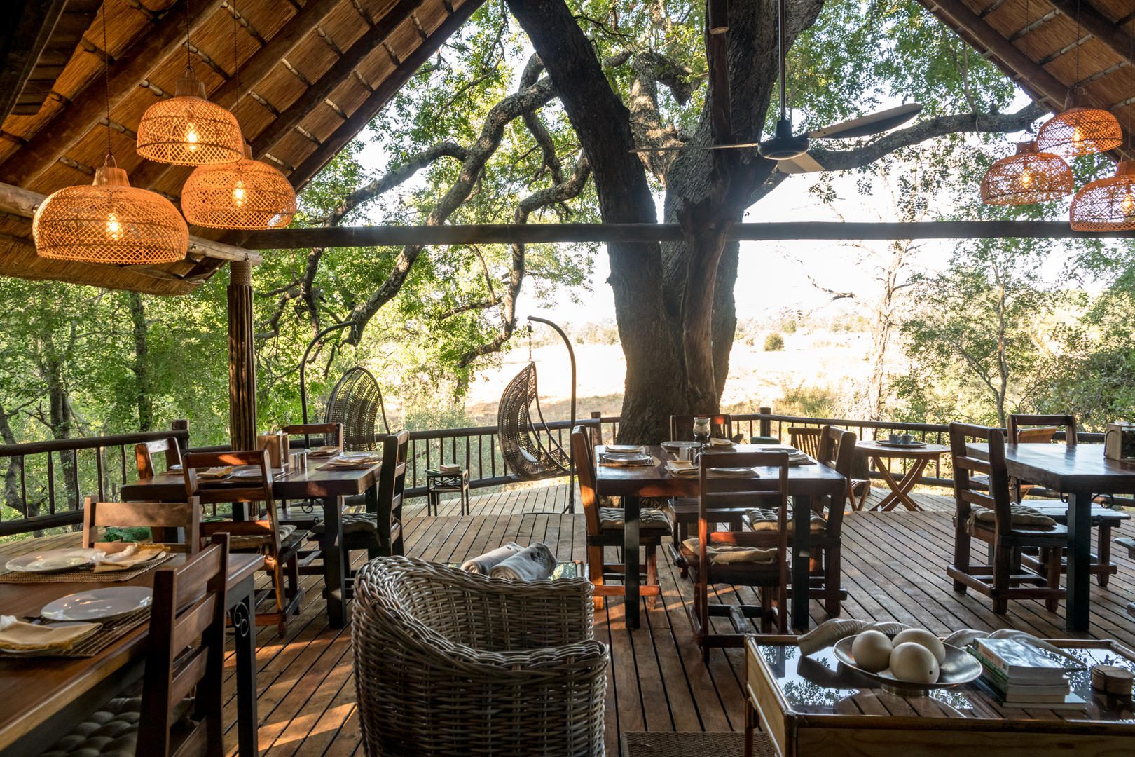 Umkumbe Bush Lodge - Sabi Sands Lodges Reservations - Kruger National Park - South Africa 25 The Main Lodge Dining Area