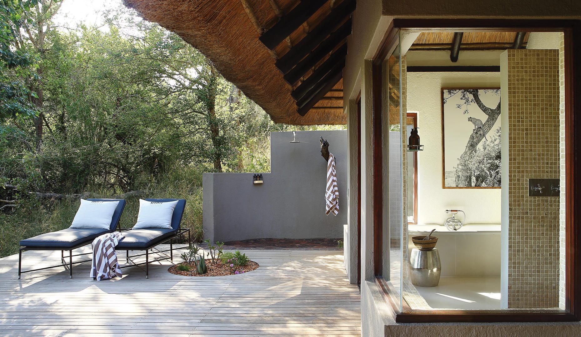 Londolozi Tree Camp - Sabi Sands Game Reserve - Sabi Sands Lodges Reservations - Kruger National Park 5 Tree Camp Indoor Outdoor Bathroom