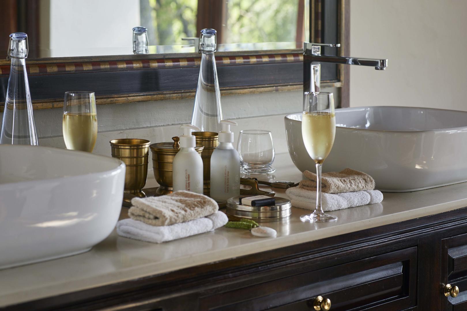 Lion Sands Tinga Lodge - Sabi Sands - Kruger National Park 9 lion sands tinga lodge suite vanity detaill