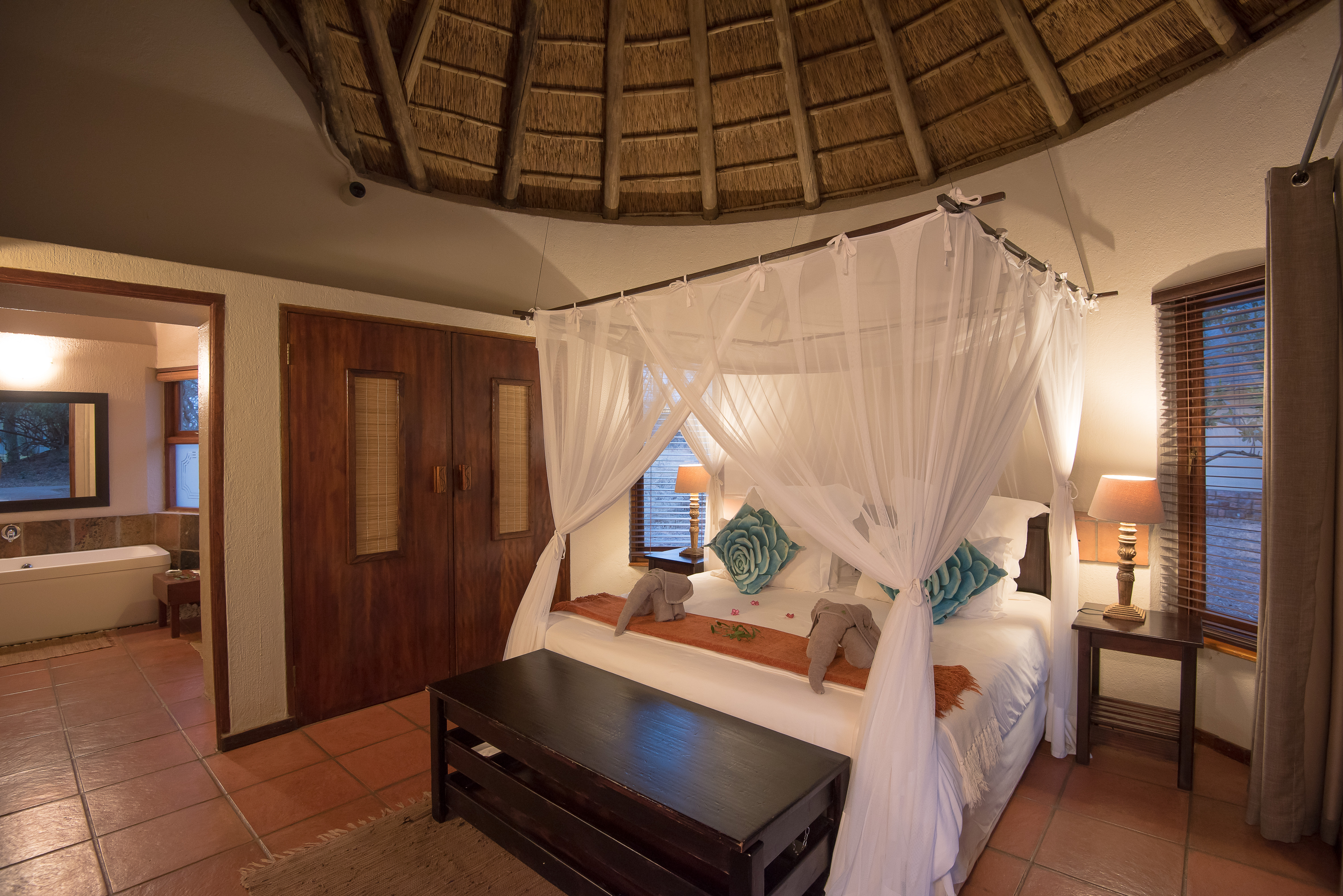 Thornybush Nkaya Lodge – Kruger Private Reserves – South Africa