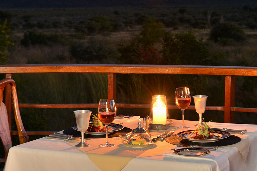 Mateya Safari Lodge outside dining