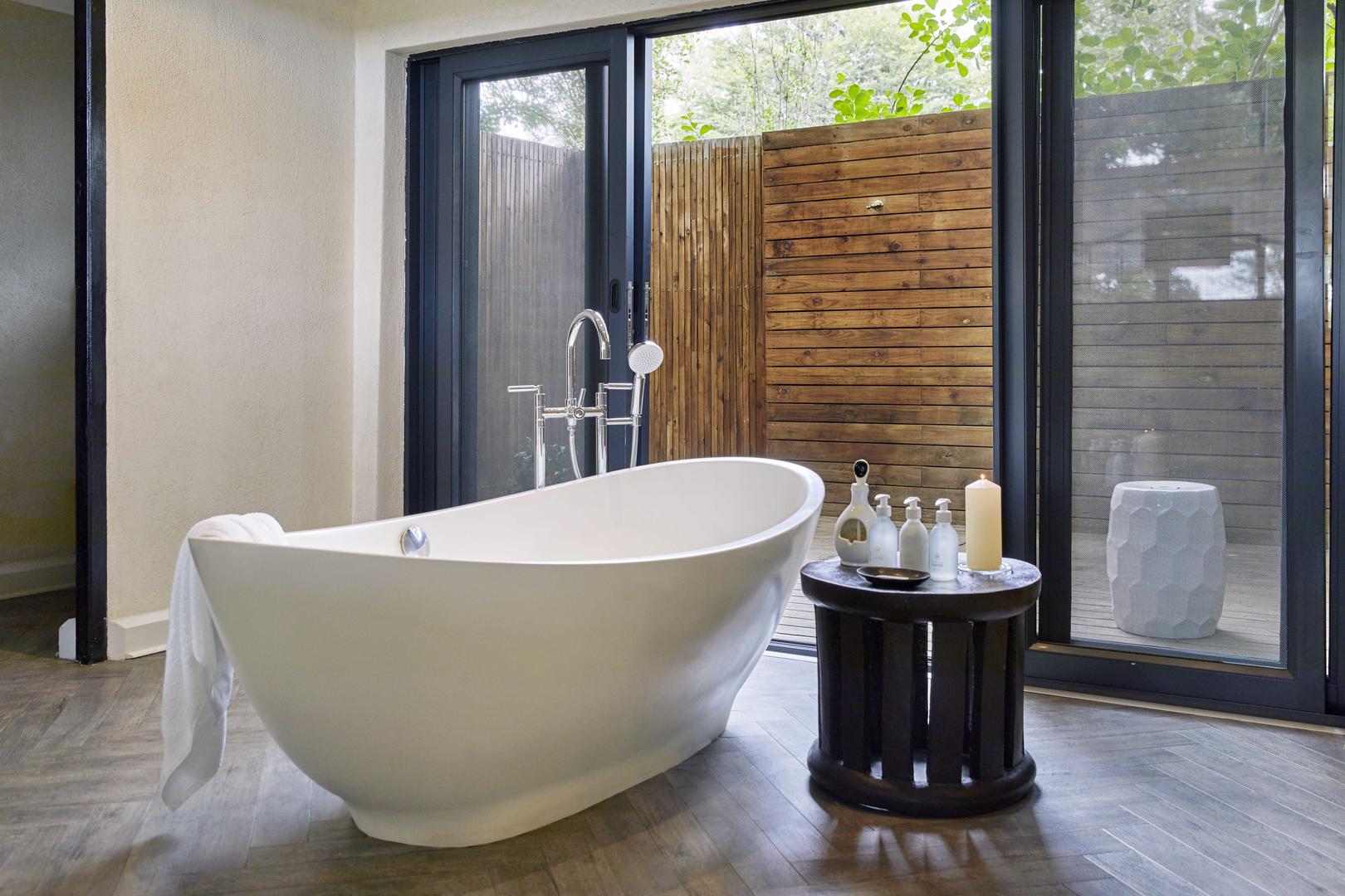 lion sands river lodge river suite bathroom